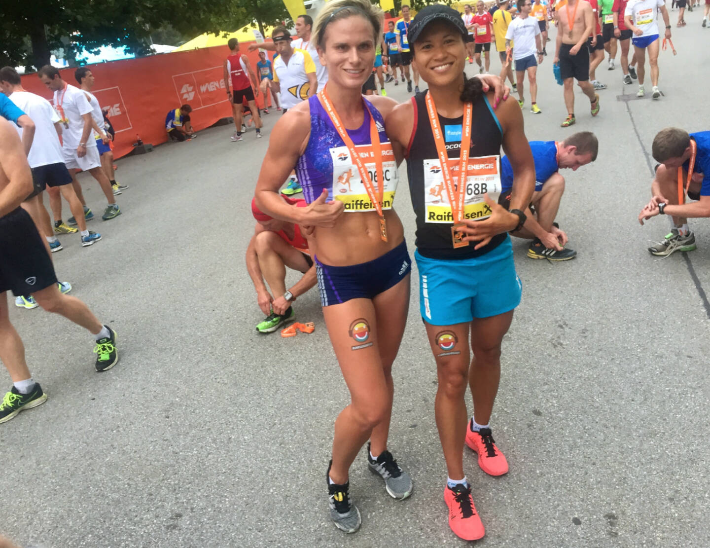 Elisabeth Niedereder und Annabelle-Mary Konczer von den Tristyle Runplugged Runners auf Rang 1 und 2 bei den Damen. 