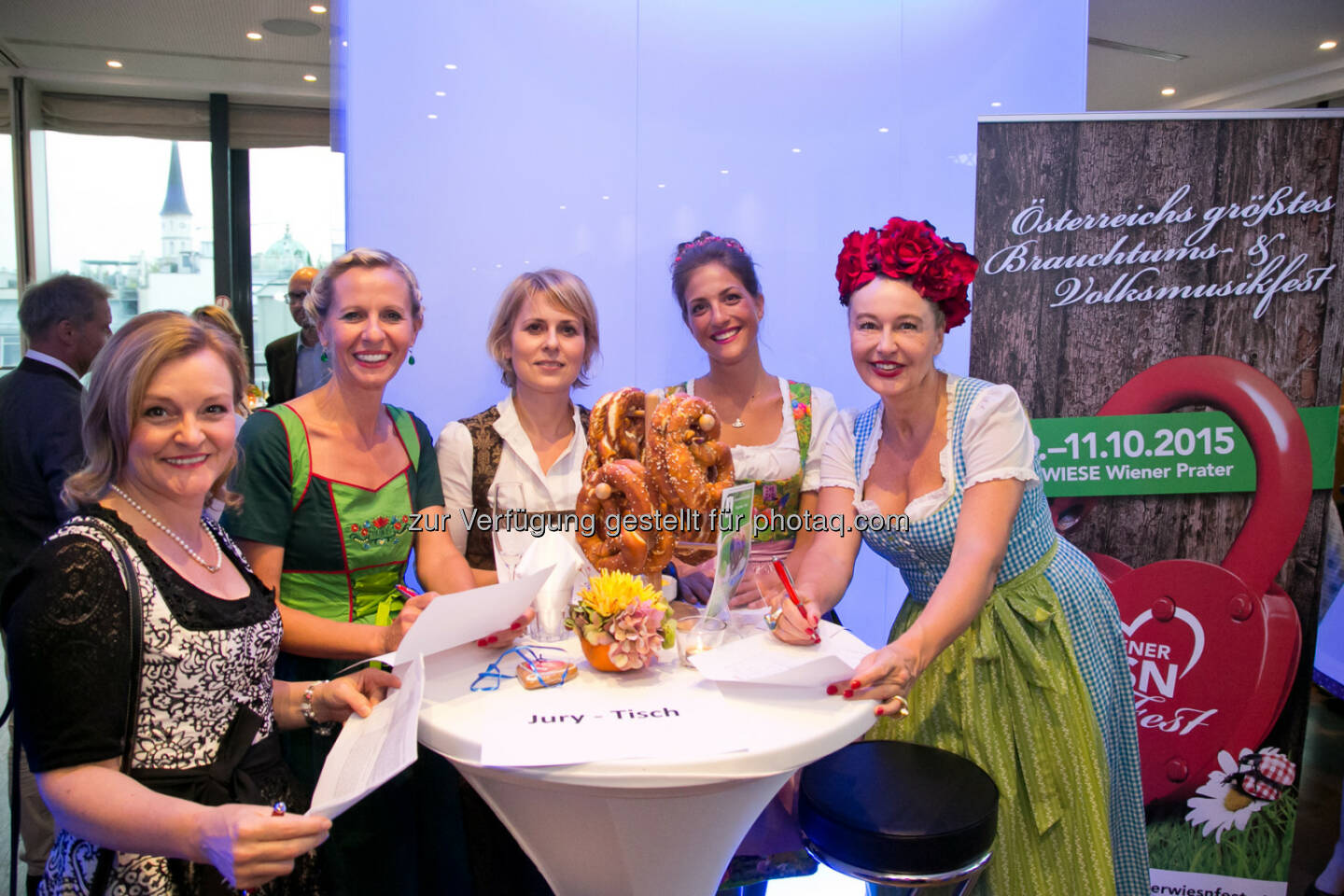 Claudia Wiesner (GF Wiener Wiesn-Fest), Michaela Salat (Marketing Erste Bank), Christa Steinauer, (GF Freiwild Design), Lisa Bachmann (Kronen Zeitung), Andrea Buday (Echo-Socity) : Jurymitglieder des 1. Wiener Wiesn-Fest Trachten-Awards : Fotocredit: WWF/Klemm