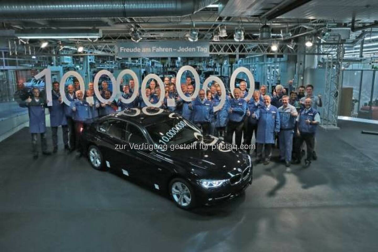 BMW Group Werk München fertigt 10-millionste BMW 3er Limousine : Das Jubiläumsfahrzeug markiert damit einen weiteren Meilenstein in der 40-jährigen Erfolgsgeschichte der BMW 3er Reihe : © BMW Group