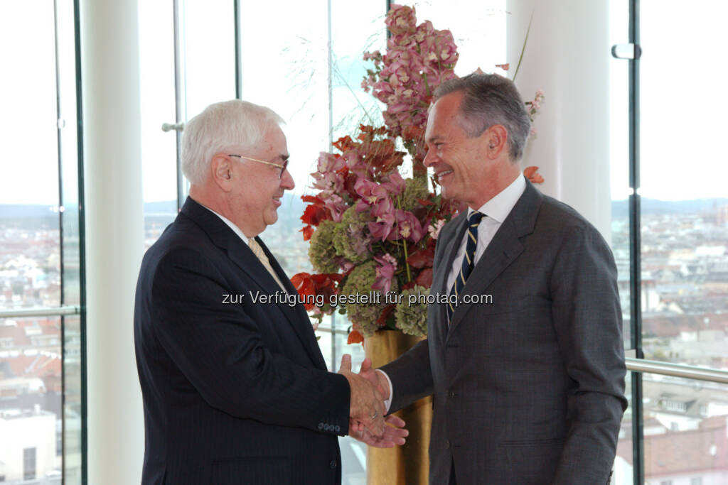 Walter Rothensteiner, Andreas Treichl : Andreas Treichl folgt Walter Rothensteiner als Obmann der Bundessparte Bank und Versicherung in der WKÖ nach : Fotocredit: WKÖ/Presse/Fotospeed, © Aussender (09.09.2015) 