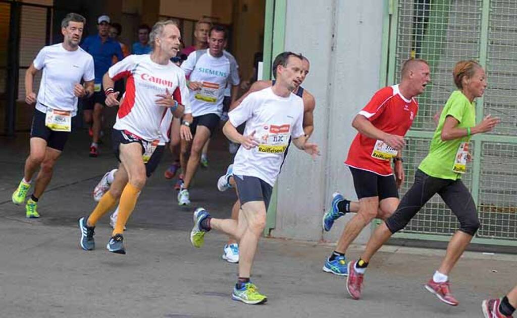 Schlusskurve beim Wien Energie Business Run (im Canon-Shirt). Foto mit freundlicher Genehmigung von Hans Newetschny (10.09.2015) 