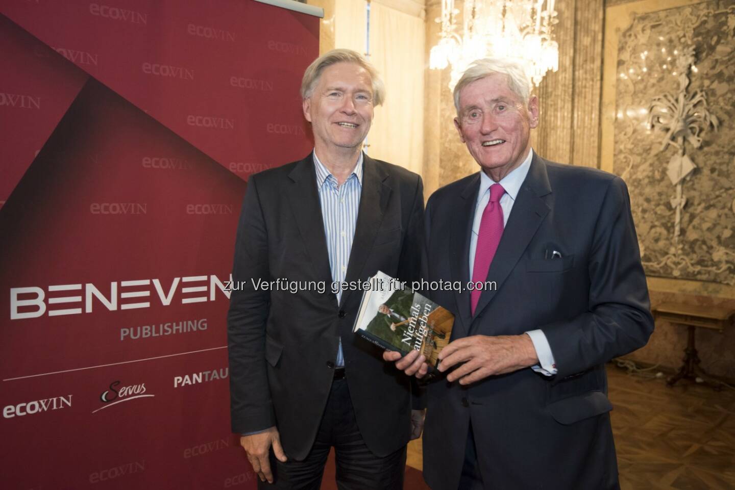 Andreas Lehmann, Hannes Androsch : Hannes Androsch präsentiert erste autorisierte Biografie Niemals aufgeben. Lebensbilanz und Ausblick in der Österreichischen Akademie der Wissenschaften  : Fotocredit: Benevento Publishing/APA-Fotoservice/Hörmandinger