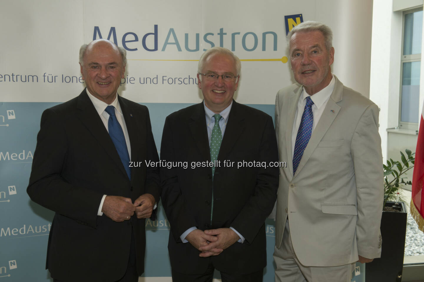 LH Erwin Pröll, Eugen B. Hug, Klaus Schneeberger (MedAustron Aufsichtsratsvorsitzender) : Eugen B. Hug ist neuer medizinischer Leiter von MedAustron, dem Wiener Neustädter Krebsbehandlungs- und Forschungszentrum : Fotocredit: MedAustron/Franz Baldauf