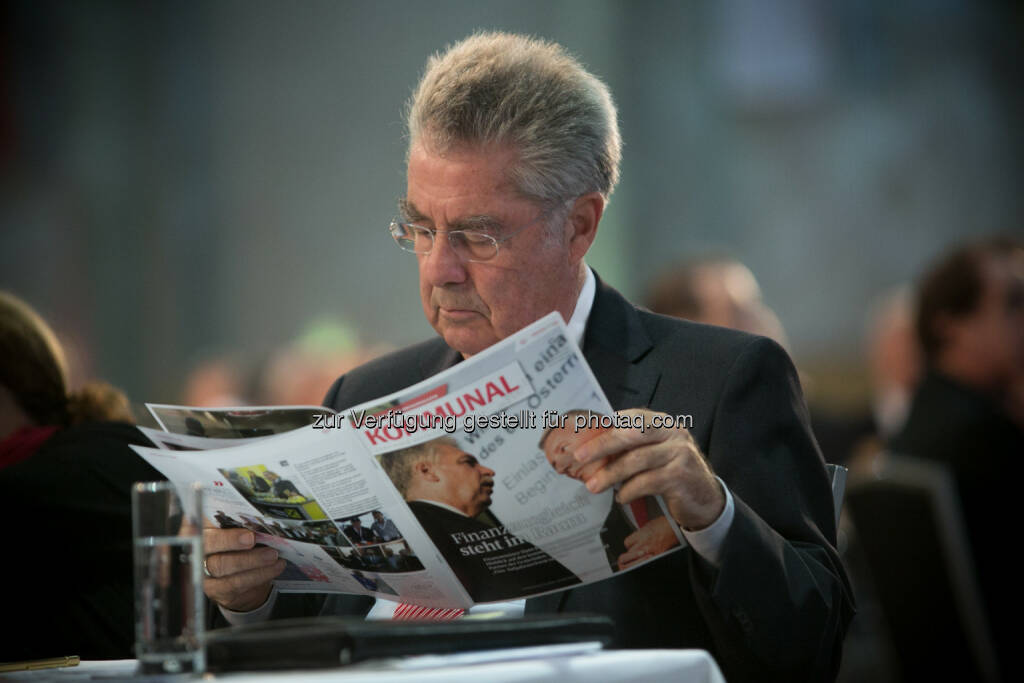 Bundespräsident Heinz Fischer liest Kommunal : BP Heinz Fischer zeigt sich beeindruckt vom größten Vernetzungsevent auf kommunaler Ebene, der Kommunalmesse in Wien : Fotocredit: Foto im Lohnbüro/Roland Schuller, © Aussender (11.09.2015) 