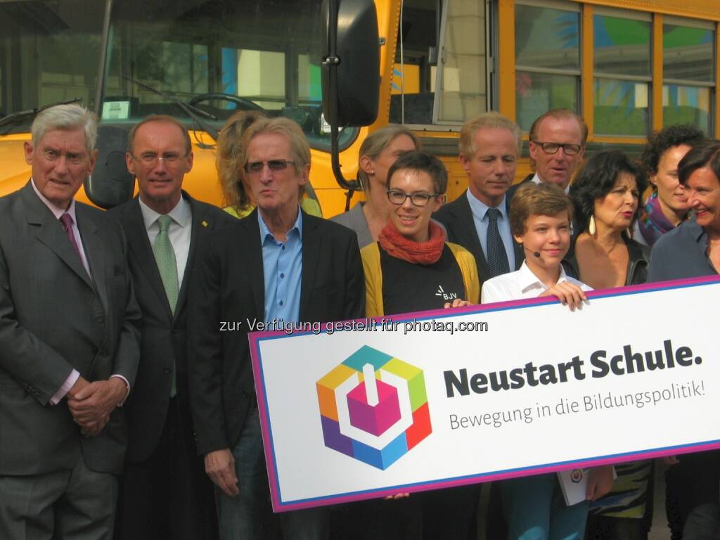 Hannes Androsch, Othmar Karas, Erwin Greiner, Johanna Tradinik, Georg Kapsch, Peter Medek, Georg Kraft-Kinz, Christiane Spiel, Elisabeth Menasse--Wiesbauer : „Schule neu starten“. Hilfswerk unterstützt die Initiative der Industriellenvereinigung (IV) und fordert mehr niederschwellige soziale Arbeit an Schulen : Fotocredit: Hilfswerk/Harald Blümel, © Aussender (15.09.2015) 