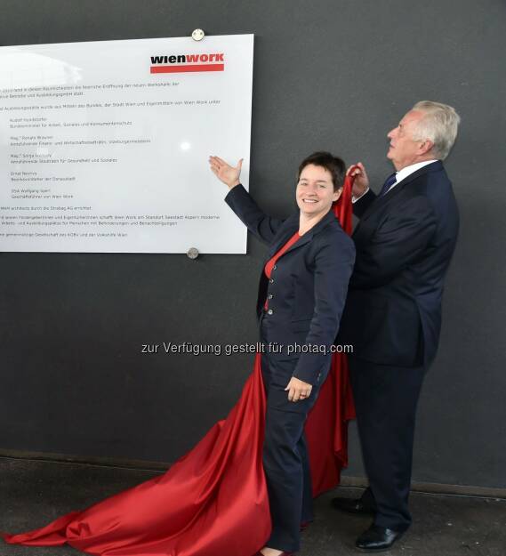 Gesundheits- und Sozialstadträtin Sonja Wehsely, Sozialminister Rudolf Hundstorfer: Neue Werkshalle von Wien Work in aspern Seestadt feierlich eröffnet., © Aussender (15.09.2015) 