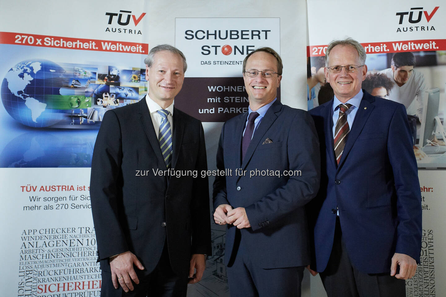 Stefan Haas (Vorstandsvorsitzender TÜV Austria), Markus Hengstschläger (Genetiker, Vorstand des Instituts für Medizinische Genetik an der MedUni Wien), Thomas Schubert (Steinmetzmeister, GF Schubert Stone GmbH) : Markus Hengstschläger  präsentierte in der Reihe TÜV Austria Forum das Prinzip der Flexicurity als universell einsetzbare Philosophie : Fotocredit: TÜV Austria/APA-Fotoservice/Preiss