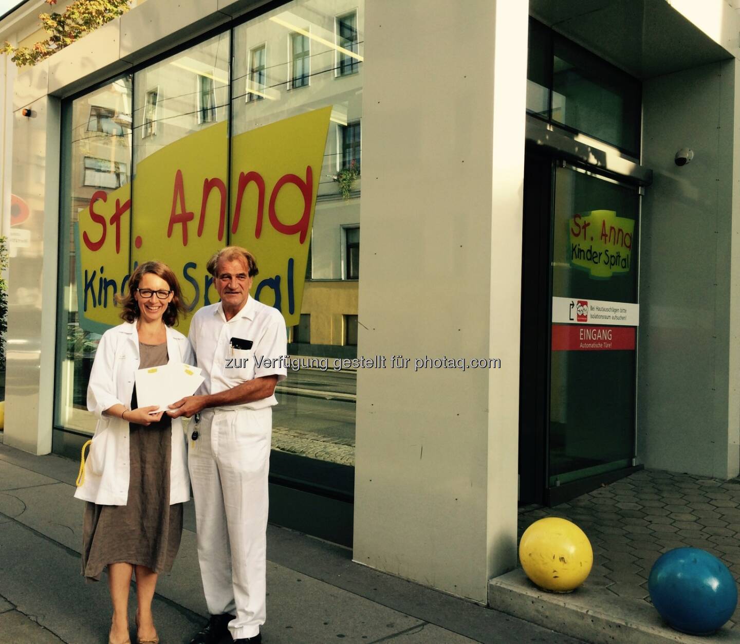 Barbara Hahn (Pflegedirektorin), Georg Mann (stellvertretender Ärztlicher Direktor) : Internationaler Tag der Patientensicherheit im St. Anna Kinderspital steht im Zeichen der Information : © privat