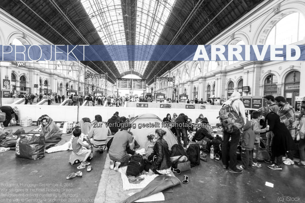 Budapest Keleti Railway Station : Entlastung für Traiskirchen - „Projekt Arrived“ : Wiener Start-up Reval startet Crowdfunding für Öffnung der Jugendherberge in Neu-Nagelberg/Bezirk Gmünd für minderjährige Flüchtlinge : Fotograf: www.csakisti.hu www.facebook.com/csakistiphoto/Fotocredit: iStock, © Aussender (18.09.2015) 