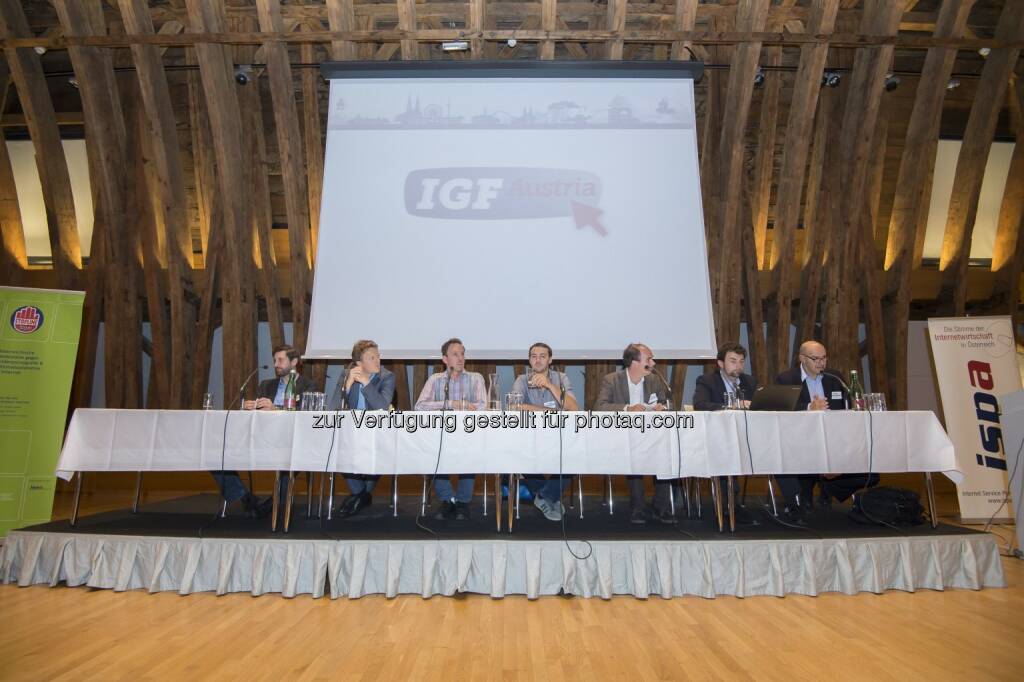 IGF Austria : Was passiert mit unseren Daten? : Beim Internet Governance Forum Austria diskutierten Vertreterinnen und Vertreter von Verwaltung, Wirtschaft, Zivilgesellschaft, Wissenschaft und der technischen Community alle relevanten Fragen im Zusammenhang mit der Verwaltung und der weiteren Entwicklung des Internets sowie der Digitalisierung : Fotocredit: Ispa/APA-Fotoservice/Hörmandinger, © Aussender (18.09.2015) 