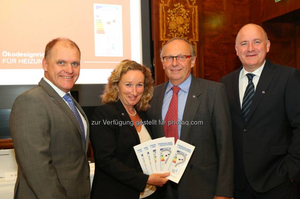 Christian Rubin (Vorsitzender des Vorstandes der VÖK F Viessmann Holzheizungen), Elisabeth Berger (GF VÖK/ Vertreterin in der EHI), Michael Mattes (Bundesinnungsmeister der Sanitär-, Heizungs- und Lüftungstechniker), Helmut Weinwurm (Mitglied des Vorstandes der VÖK und GF Bosch Thermotechnik) : Ökodesign-Richtlinie für Heizungsanlagen : Ab 26.9.2015 müssen neue Heizungsanlagen in der EU Mindestanforderungen erfüllen und mit einem Energielabel als Entscheidungshilfe für Verbraucher gekennzeichnet werden : Fotocredit: Ispa/APA-Fotoservice/Hörmandinger, © Aussendung (18.09.2015) 