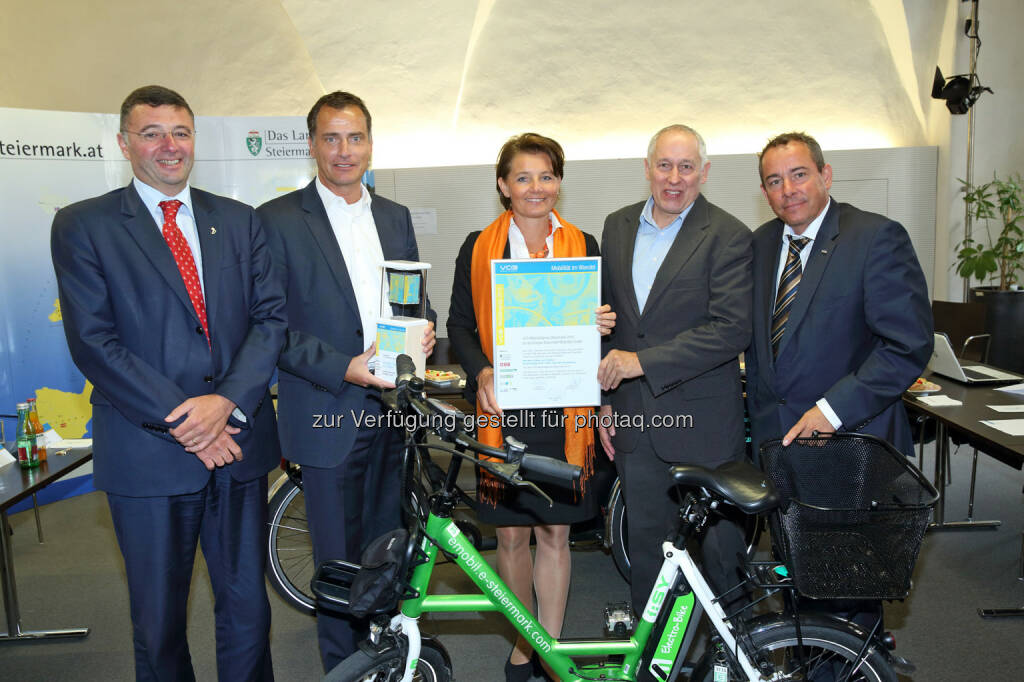 Preisverleihung in Graz: Umweltlandesrat Jörg Leichtfried, E-Vorstandsdirektor Olaf Kieser, GF Gundel Perschler (Energie Steiermark Mobilitäts GmbH), VCÖ-Chef Willi Novak, Gerhard Gobiet (ÖBB) - Energie Steiermark AG: Mobilitätspreis für die Energie Steiermark (Bild: Symbol/Energie Steiermark), © Aussendung (22.09.2015) 