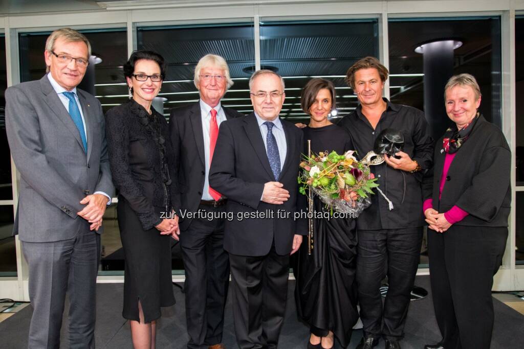 Robert Lasshofer (GD Wiener Städtische Versicherung), Tatjana Oppitz (GD IBM Österreich), Karl Fink (VDir. Wiener Städtische Versicherungsverein), Peter Fichtenbauer (Volksanwalt), Maria Fedotova und Michael Dangl (Künstlerduo), Helene Kanta (VDir. Wiener Städtische Versicherungsverein) : Memoiren und Anekdoten von Casanova im Ringturm im Rahmen der Veranstaltungsreihe „Kunst im Turm“ : Fotocredit: Wiener Städtische Versicherungsverein/APA-Fotoservice/Rastegar, © Aussendung (23.09.2015) 