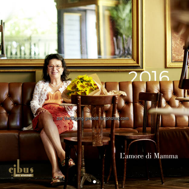 Aluigi Paola (Luca Miliffi‘s Mama - Deckblatt Cibus Kalender 2016) : l´amore di mamma (Mama's Liebling) - Der Cibus Kalender 2016 steht im Zeichen der Küchenchefinnen und des Trüffels : Zwölf österreichische Chefgastronominnen schmücken den neuen Cibus Kalender 2016 : Fotocredit: Cibus Ars Vivendi S.r.l./Mayr, © Aussender (24.09.2015)