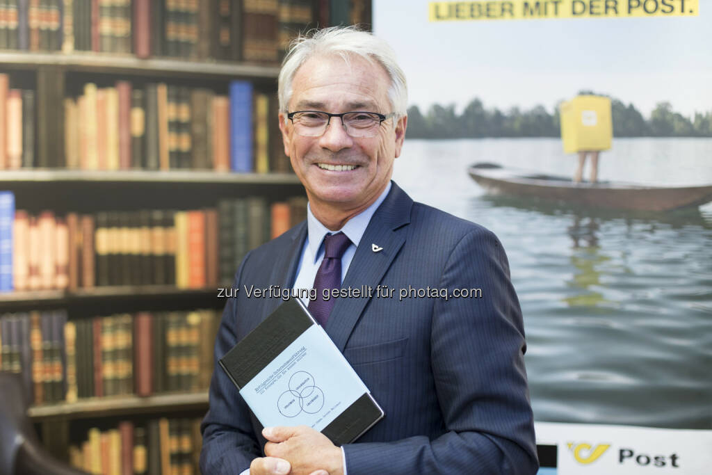 Georg Pölzl (Generaldirektor der Österreichischen Post AG) : publiziert Handbuch zur Unternehmensführung : 
111 praxiserprobte Konzepte zu Strategie, Organisation und Leadership : Fotocredit: Österreichische Post/Wallmüller (24.09.2015) 