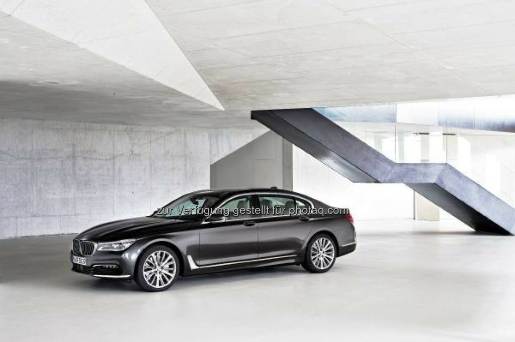 Der neue BMW 7er 750Li xDrive : „Goldenes Lenkrad“ 2015 für den neuen BMW 7er in Österreich : Auto Bild Österreich verlieh die Auszeichnung an die Besten ihrer Klasse : © BMW Group, © Aussendung (25.09.2015) 