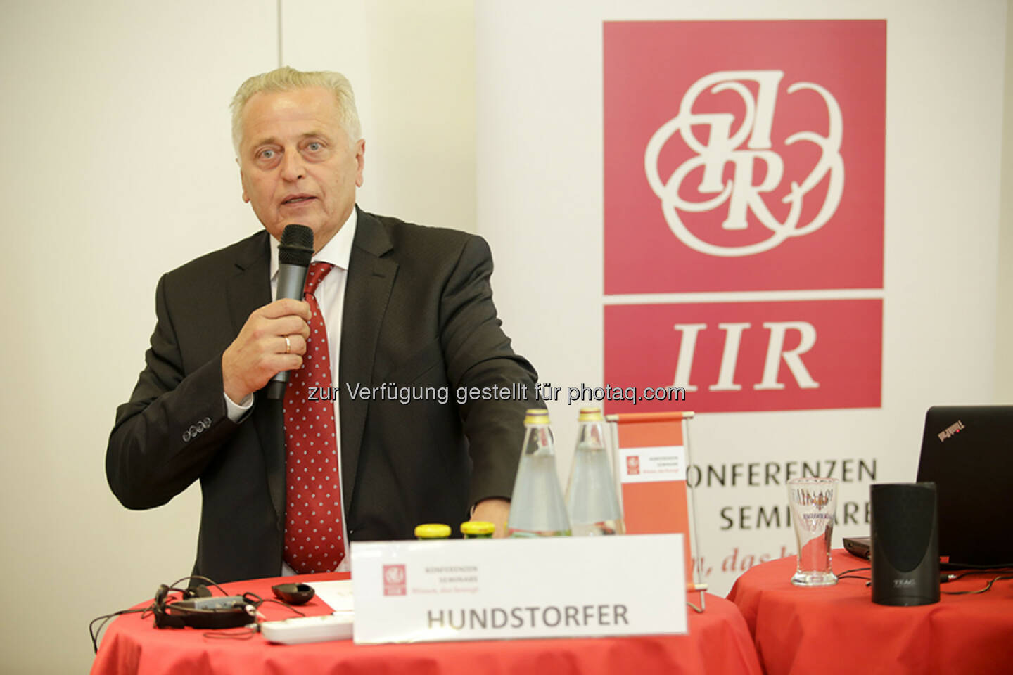 BM Rudolf Hundstorfer : Der Bund setzt weiter auf Wohnbauinitiative. Für die Umsetzung standen Experten aus Wirtschaft und Politik am 5. IIR Jahresforum Wohnbau Rede und Antwort. Die Austrian Real Estate GmbH (ARE) will mit der Schaffung neuer Wohnräume nicht nur ein Mehr an „leistbarem Wohnen schaffen, sondern auch die Konjunktur ankurbeln : Fotocredit: IIR GmbH/Bartl