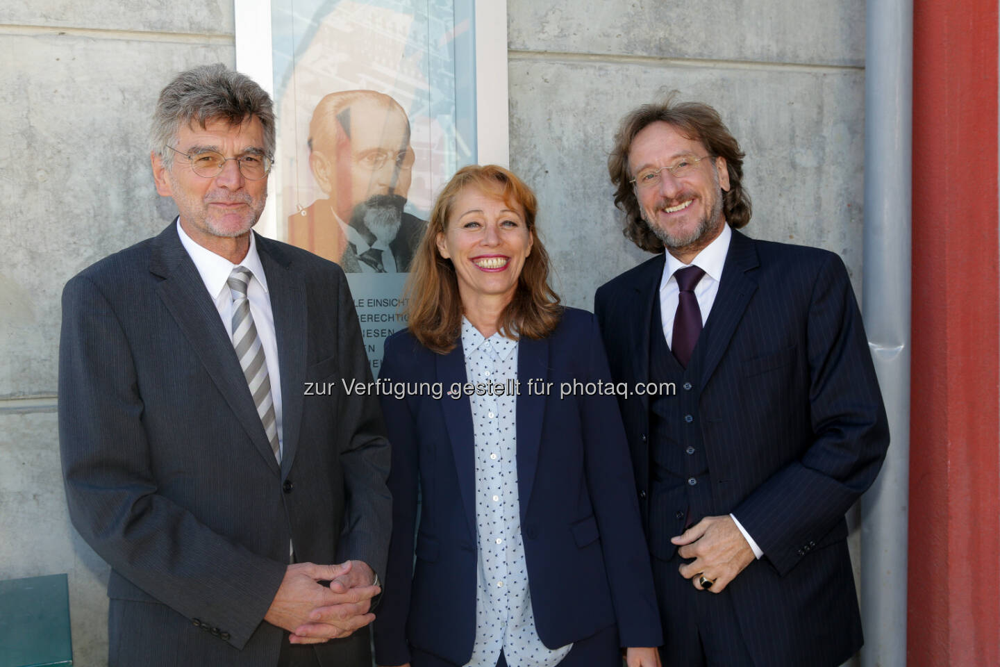 Klaus Klaushofer (langjähriger Ärztlicher Direktor), Ingrid Reischl (Wr. GKK-Obfrau), Erich Sulzbacher (Wr. GKK-Generaldirektor) : 100 Jahre Hanusch-Krankenhaus : „Zeugin von guten und schlechten Zeiten“ : Wiener GKK seit 70 Jahren für das Krankenhaus verantwortlich : Fotocredit: Richard Tanzer