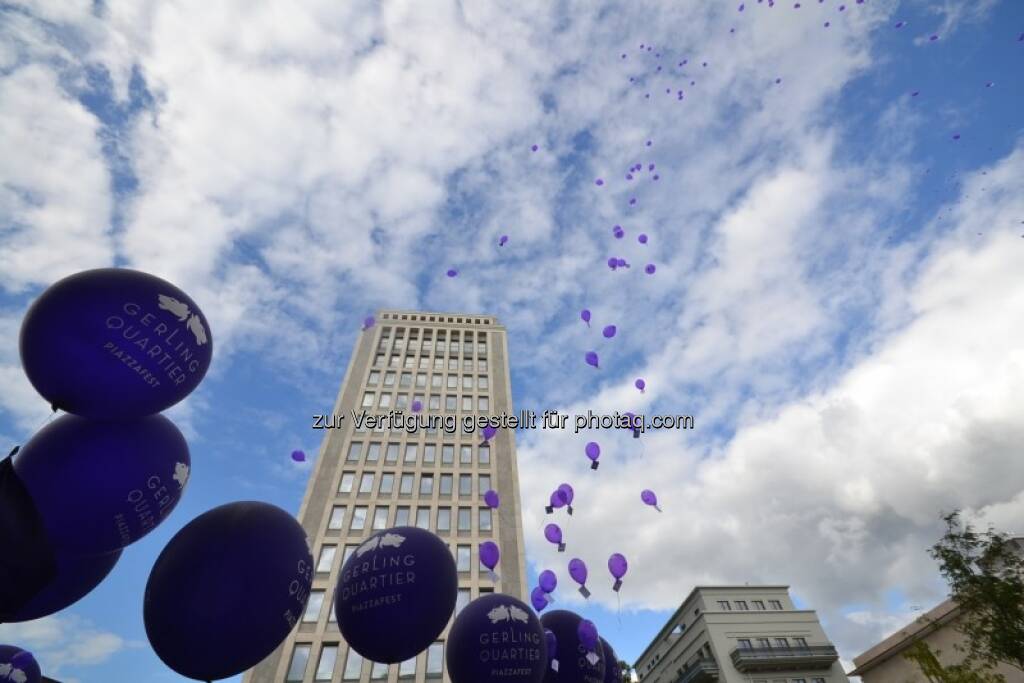 Insgesamt flogen an dem Wochenende 1500 Ballons mit Karten für die Charity-Aktion in den Kölner Himmel, © (c) Immofinanz (29.09.2015) 