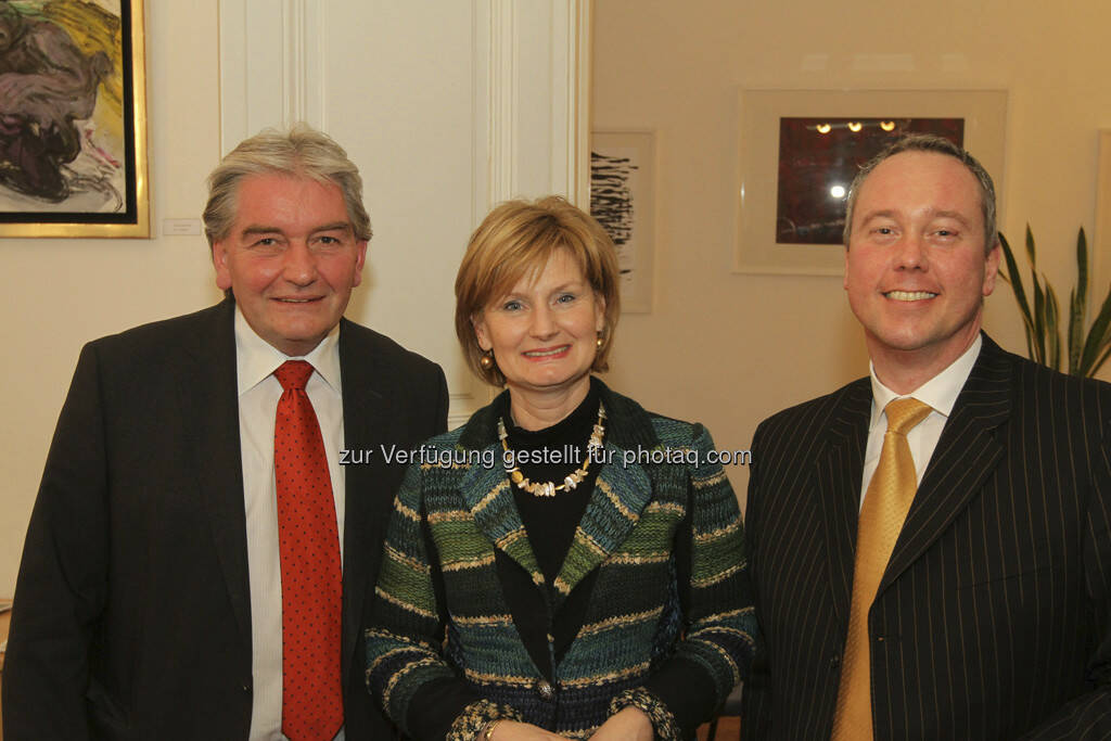 Heinz Gärtner (Schiketanz Capital Advisors), Susanne Neuner (Direktorin der Vienna Business School Floridsdorf), Andreas Dolezal (SCA)
 (22.03.2013) 