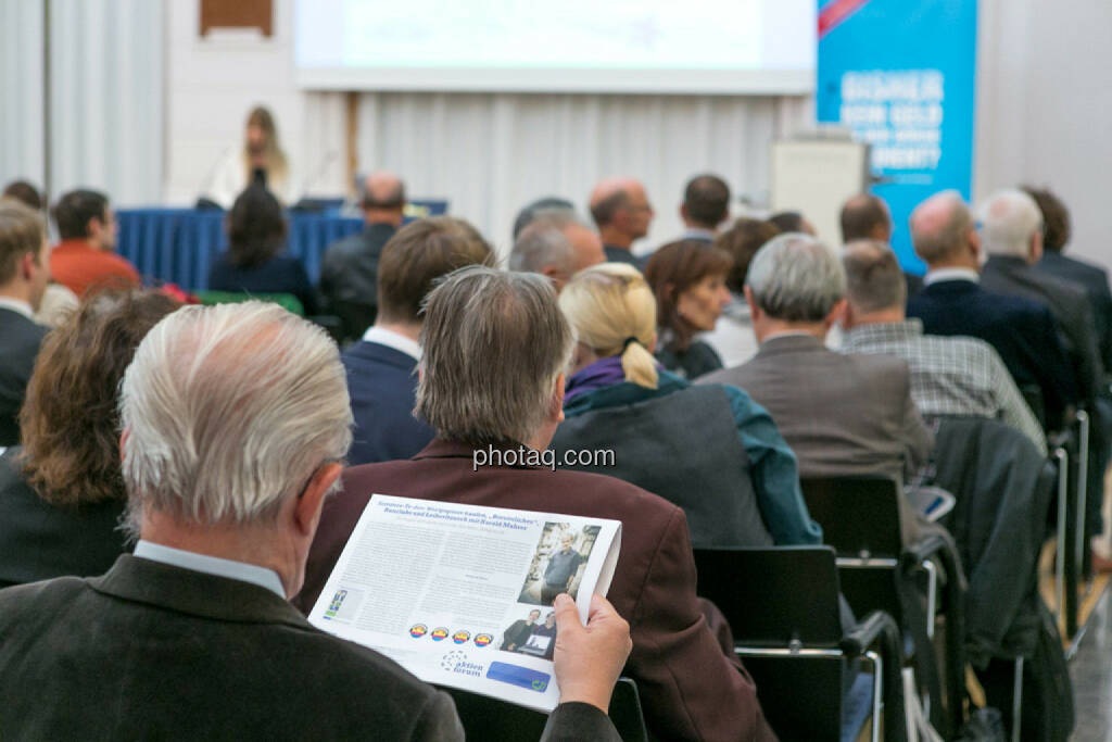 BSN Roadshow, Fachheft, lesen, © photaq/Martina Draper (01.10.2015) 