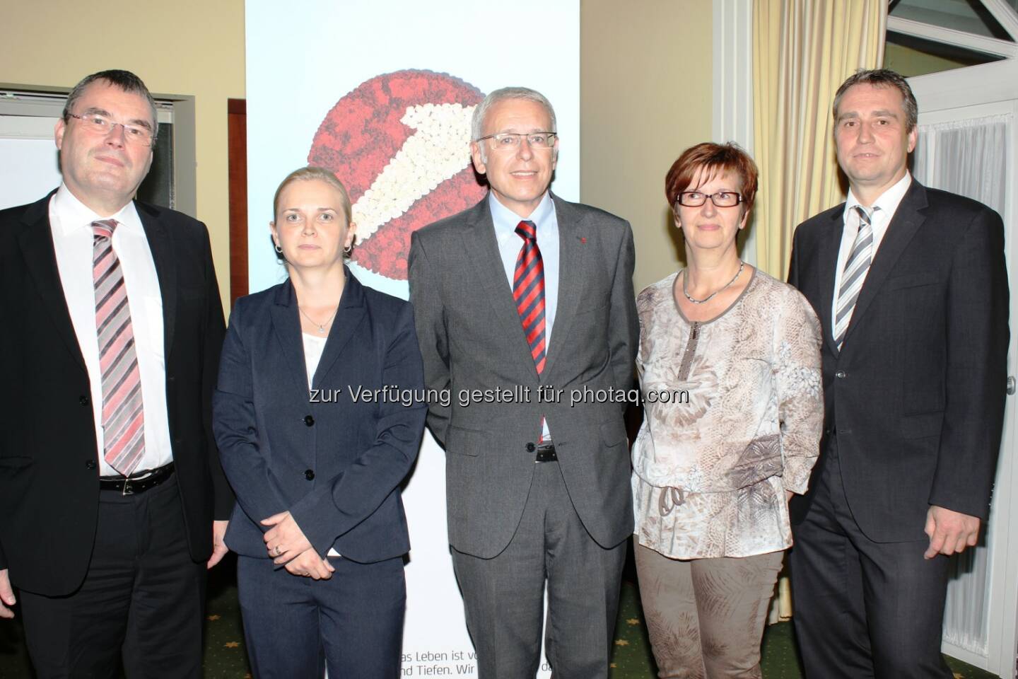 Albert Schützinger (TPA Horwath), Claudia Pollak (TPA Horwath), Helmut Mölzer (Bank Austria), Monika Fandl (Bank Austria), Manfred Tanzler (Bank Austria) : KMU-Info Talk: Steuerreform 2015/2016 & Energieeffizienz-Gesetz Was kommt auf Unternehmen zu? : Fotocredit: Thomas Weikertschläger, NÖN