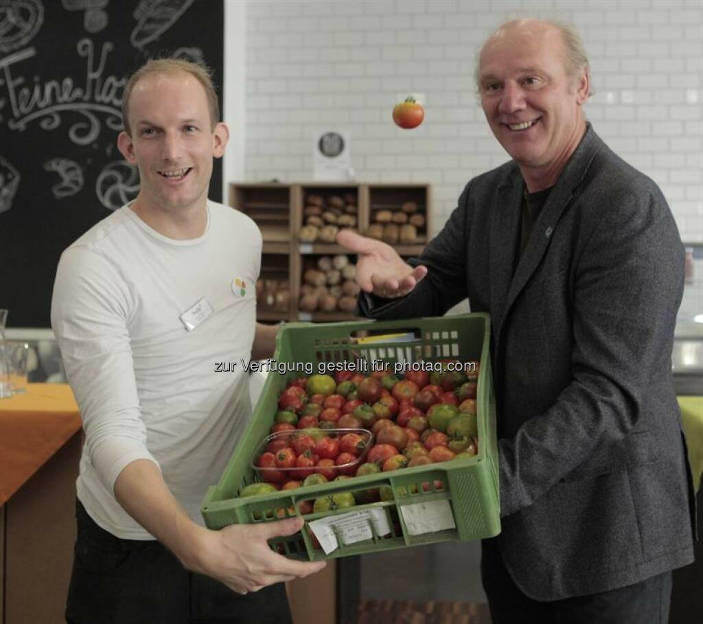 Franz Seher (CEO holis market), Josef Zotter (Chocolatier) : Crowdfunding von holis market auf der Plattform Green Rocket : Verpackungslos einkaufen bei holis market, dem ersten ganzheitlichen Marktplatz für gesunde Bio-Lebensmittel, der komplett auf Verpackungen verzichtet : © Scholz + Partner, © Aussendung (01.10.2015) 