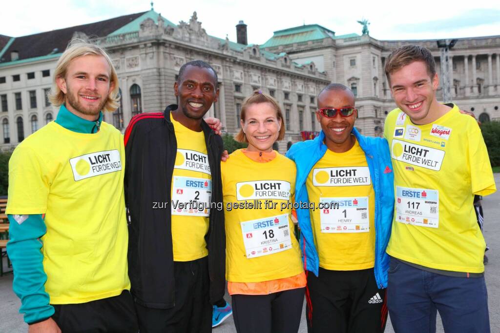 ORF-Fußballexperte Peter Hackmair, BegleitläuferJoseph Gibunja, Christina Sprenger,  Henry Wanyoike, Paralympicsschwimmer Andreas Onea, © leisure.at/Ludwig Schedl (02.10.2015) 