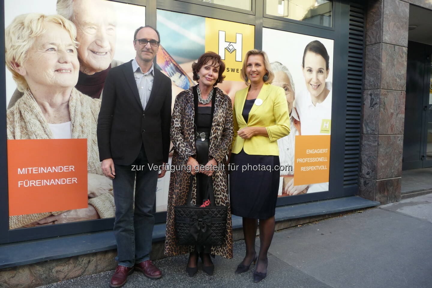 Johann Seidl (GF-Stv. Wr. Hilfswerk), Edith Leyrer, Karin Praniess-Kastner (Wr. Hilfswerk-Präsidentin) : Club 21 für Menschen mit Behinderung feierte 10-Jahres-Jubiläum : © Wiener Hilfswerk