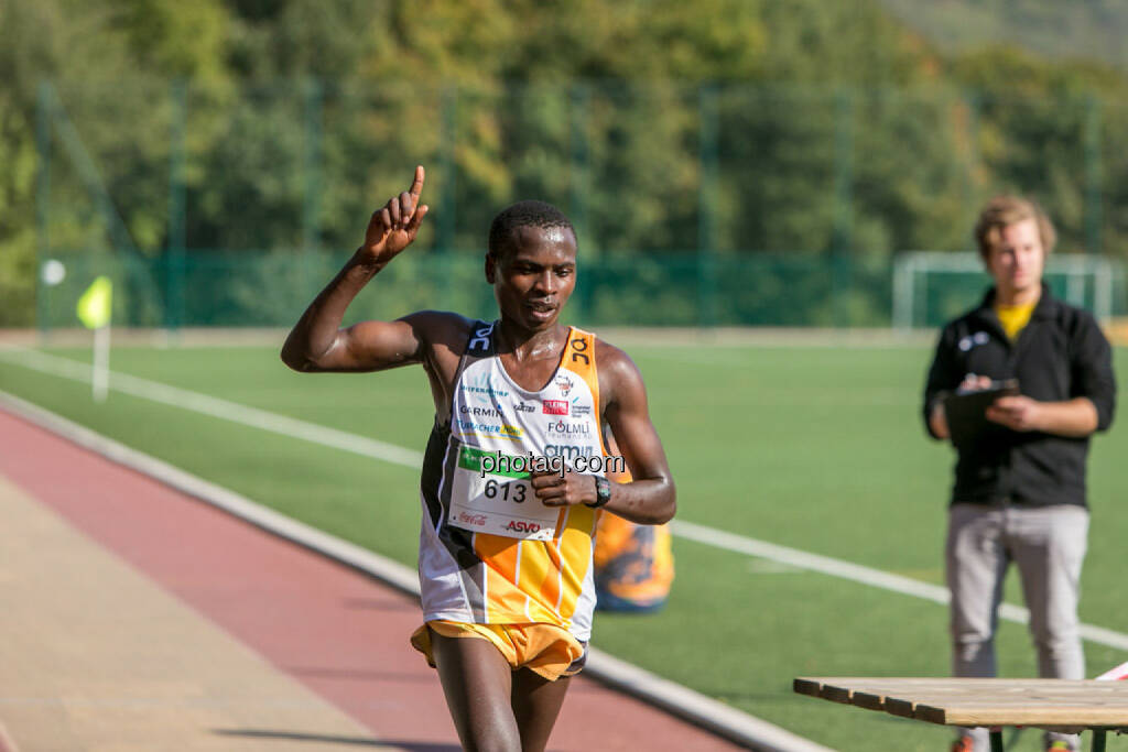 Henry Kimani Mukuria (KEN) Run2gether, Sieger 67. Internationaler Höhenstraßenlauf Classic, © Martina Draper/photaq (04.10.2015) 