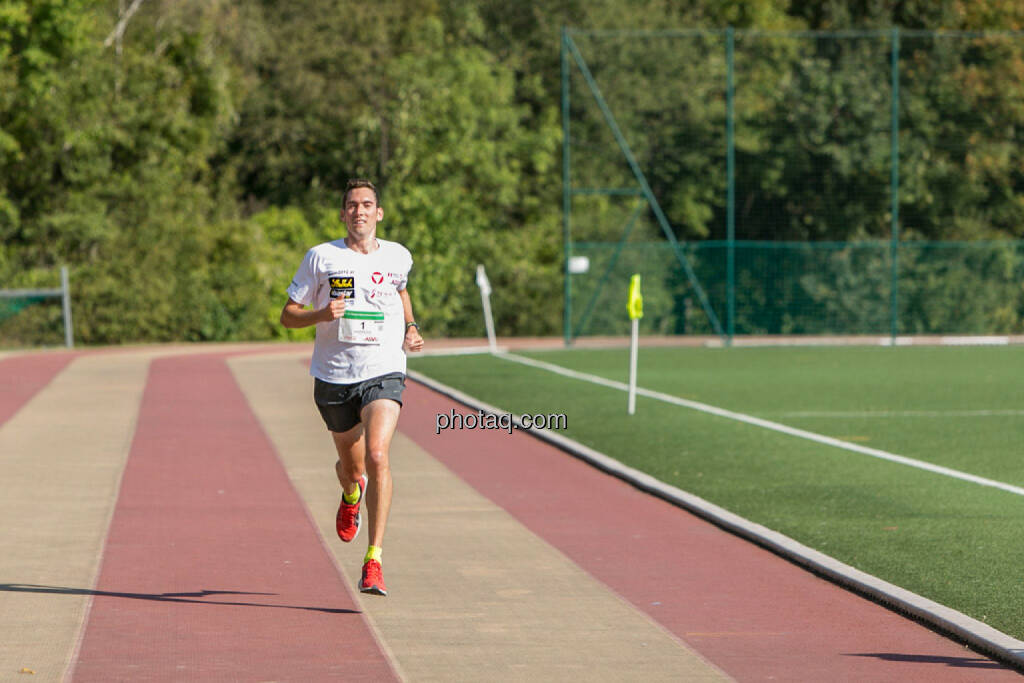 Andreas Vojta, 2. Platz 67. Internationaler Höhenstraßenlauf Classic, © Martina Draper/photaq (04.10.2015) 