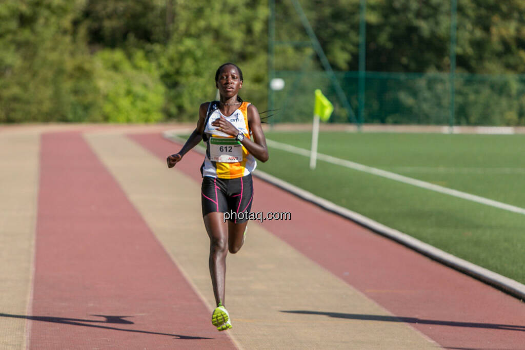 Pauline Eapan (KEN) Run2gether, Siegerin 67. Internationaler Höhenstraßenlauf Classic, © Martina Draper/photaq (04.10.2015) 