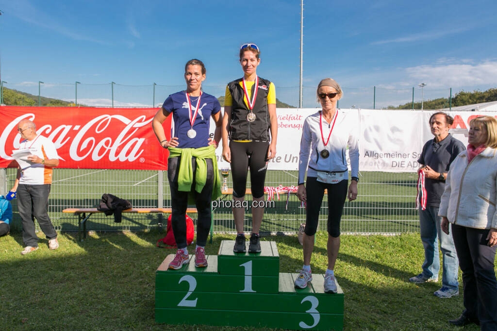 Altersklassensieger Damen 5k Runplugged Runclub Opening, © Martina Draper/photaq (04.10.2015)