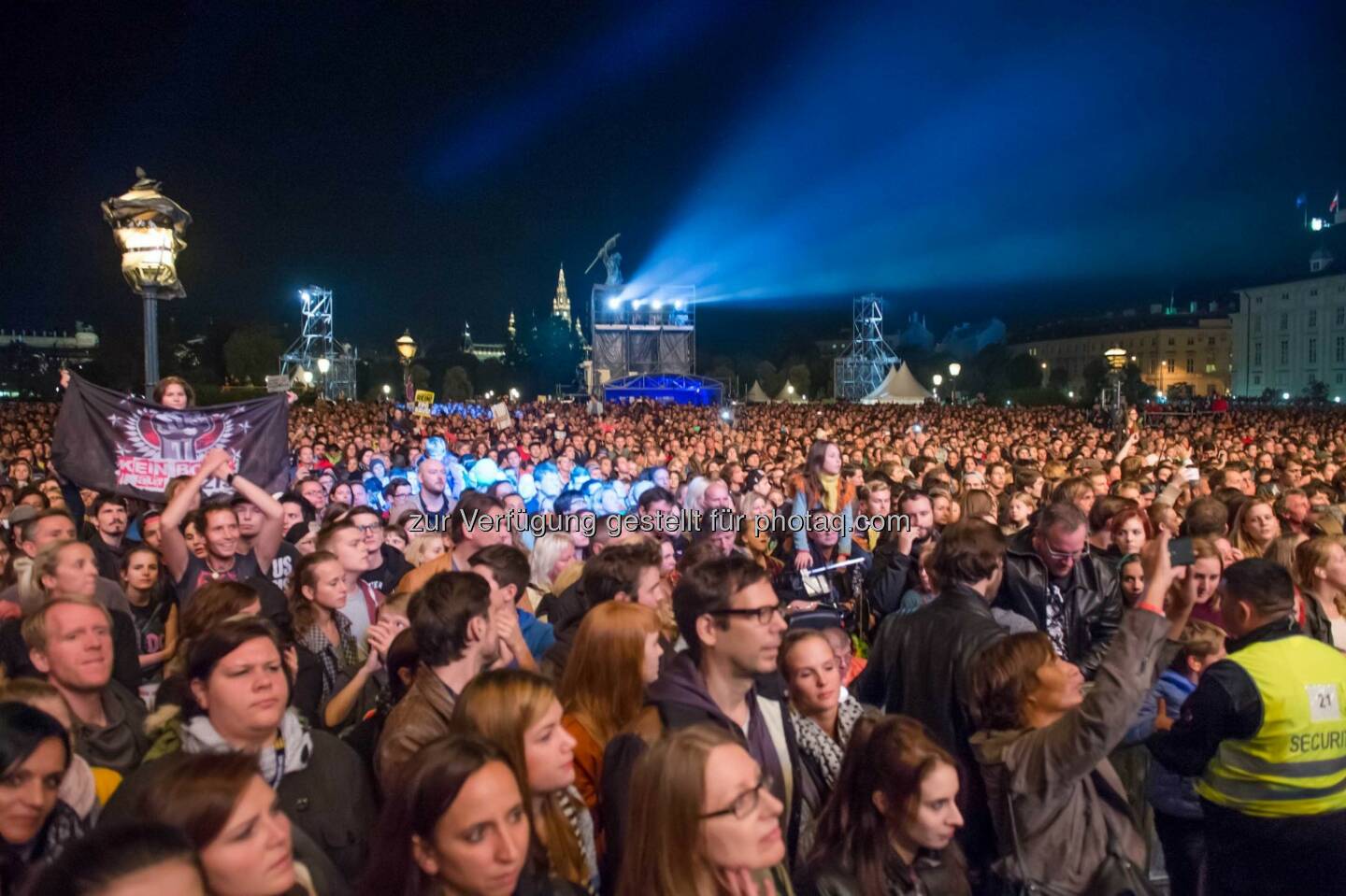 Voices for Refugees am Heldenplatz (C) Puls 4