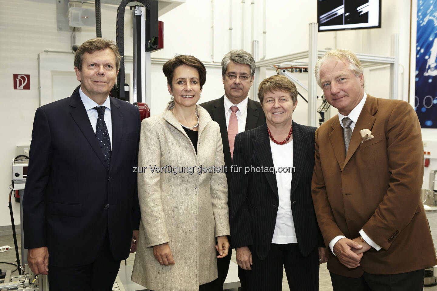 Lothar Roitner (GF, Fachverband der Elektro- und Elektronikindustrie), Sabine Herlitschka (Vorstandsvorsitzende Infineon Technologies Austria AG, Feei), Wolfgang Hesoun (Vorstandsvorsitzender Siemens AG Österreich), Brigitte Ederer (Feei-Obfrau), Kari Kapsch (COO Kapsch-Group Beteiligungs GmbH/CEO Kapsch CarrierCom) : Elektro- und Elektronikindustrie besucht FH Technikum Wien : Fotocredit: FH Technikum Wien/APA-Fotoservice/Roßboth