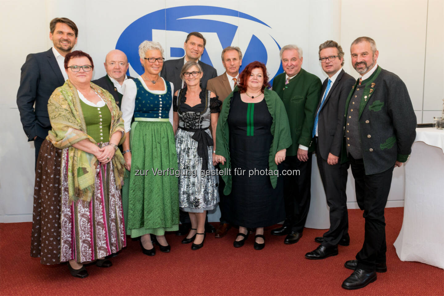 Lehner (Obm. Stv.), Kumpf (Pflegedienstleiterin), Felix (Obmann), Rus-Machan (Ärztl. Leiterin), Pinggera (Generaldir.), Seiwald (Chefärztin), Aust (Generaldir.-Stv.), Graf (Verwaltungsleiterin), Schützenhöfer (LH), Drexler (LR), Frosch (BM) : Eröffnung der neuen Sonderkrankenanstalt RZ Bad Aussee : Die Pensionsversicherungsanstalt stellt ihre neu gestaltete Sonderkrankenanstalt anlässlich ihres 40-jährigem Jubiläum vor :  Fotocredit: Martin Baumgartner