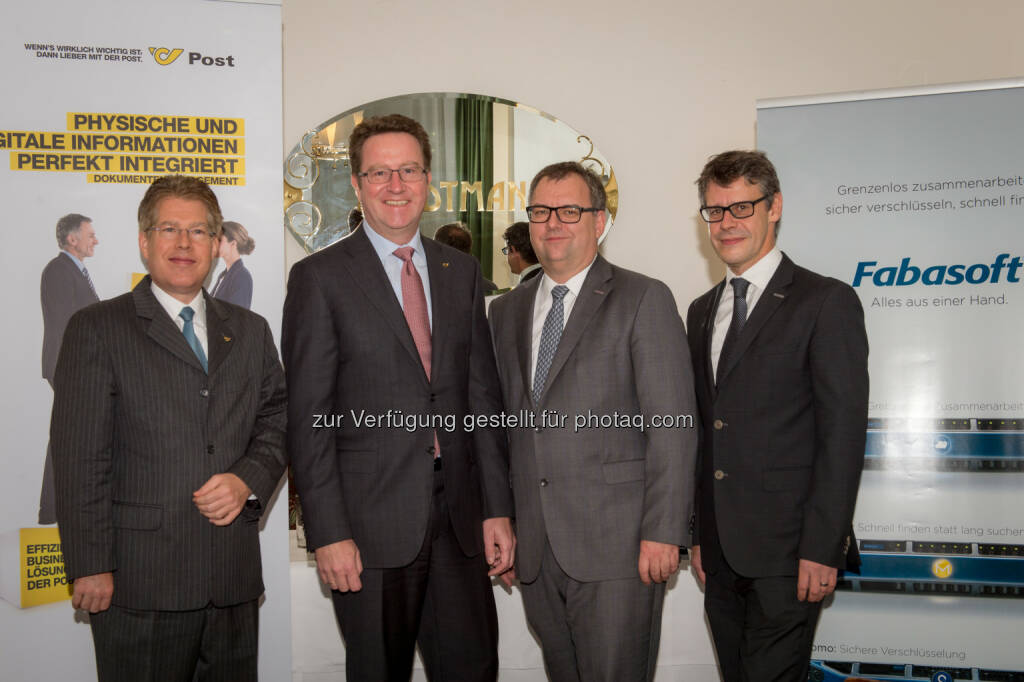 Georg Mündl (Geschäftsfeldleitung Mail Solutions, Österreichische Post), Walter Hitziger (Vorstand Brief, Werbepost & Filialen Österreichische Post),  Helmut Fallmann (Vorstand Fabasoft AG),  Andreas Dangl (Managing Director Fabasoft Cloud GmbH) : Österreichische Post schließt strategische Partnerschaft mit Linzer Cloud-Anbieter Fabasoft : ©Rudi Froese, © Aussendung (09.10.2015)