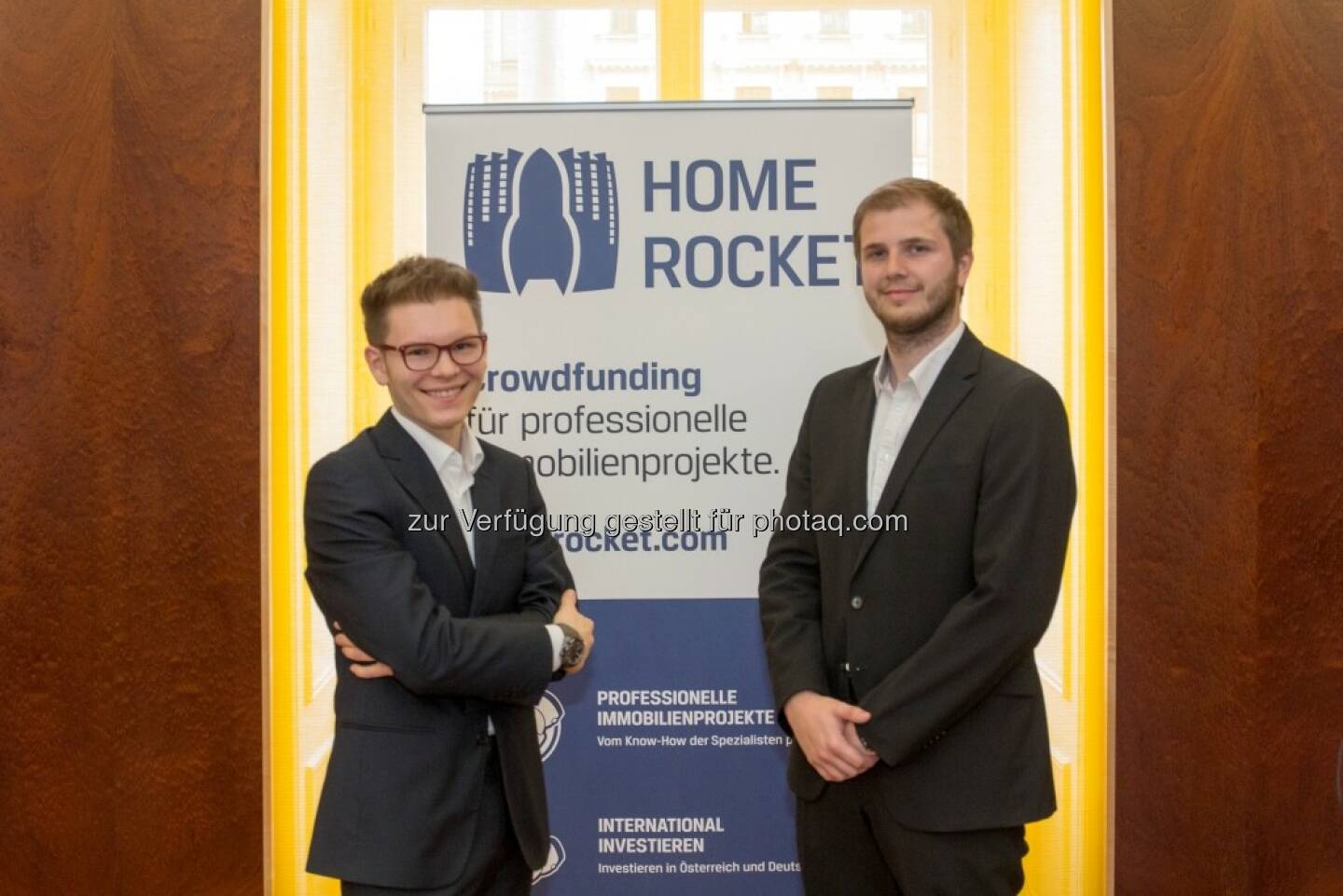 Wolfgang Deutschmann (Gründer und GF von Home Rocket), Peter Garber (Home Rocket) : Erfolg für Home Rocket : Crowd finanziert Wiener Immobilie : Home Rocket, die erste internationale Crowdfunding-Plattform für Immobilien, hat ihr erstes Projekt realisiert. Durch das Erreichen der Fundingschwelle von 200.000 Euro ist die Immobilie erfolgreich teilfinanziert und die Investments der Crowd fließen, bei Ablauf des Finanzierungszeitraumes, in das Objekt Donaufelderstraße 221 ein :  ©Home Rocket