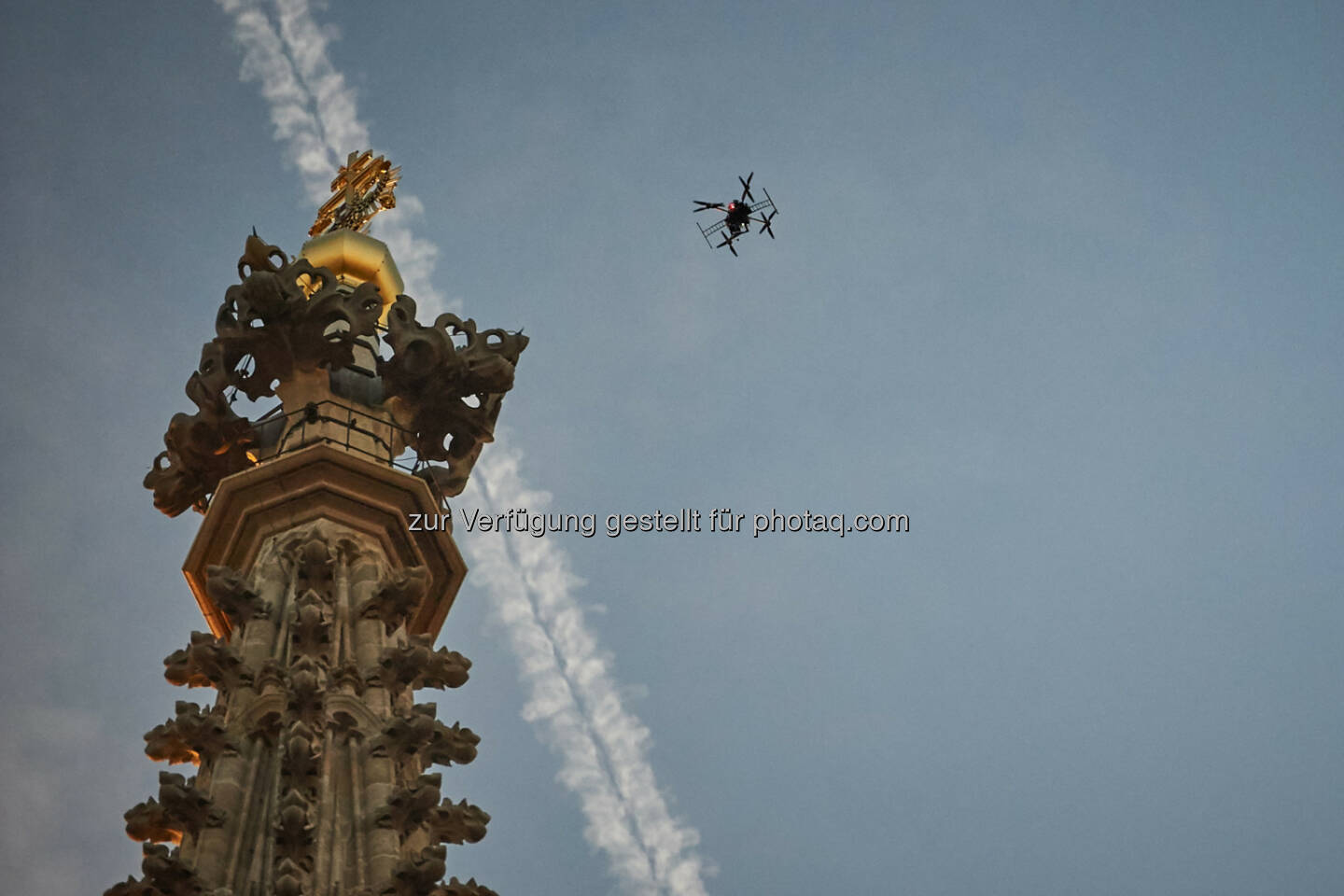 Drohnenflug von phoenixpix.at für Servus TV : Das niederösterreichische Unternehmen Phoenixpix realisierte gemeinsam mit k-works im Laufe dieses Jahres zahlreiche Filmflüge mit einem unbemannten Luftfahrzeug, die in ganz Österreich umgesetzt worden sind, wie z.B. über dem Wiener Stephansdom : Photocredit: Martin Bihounek / martinbihounek.com