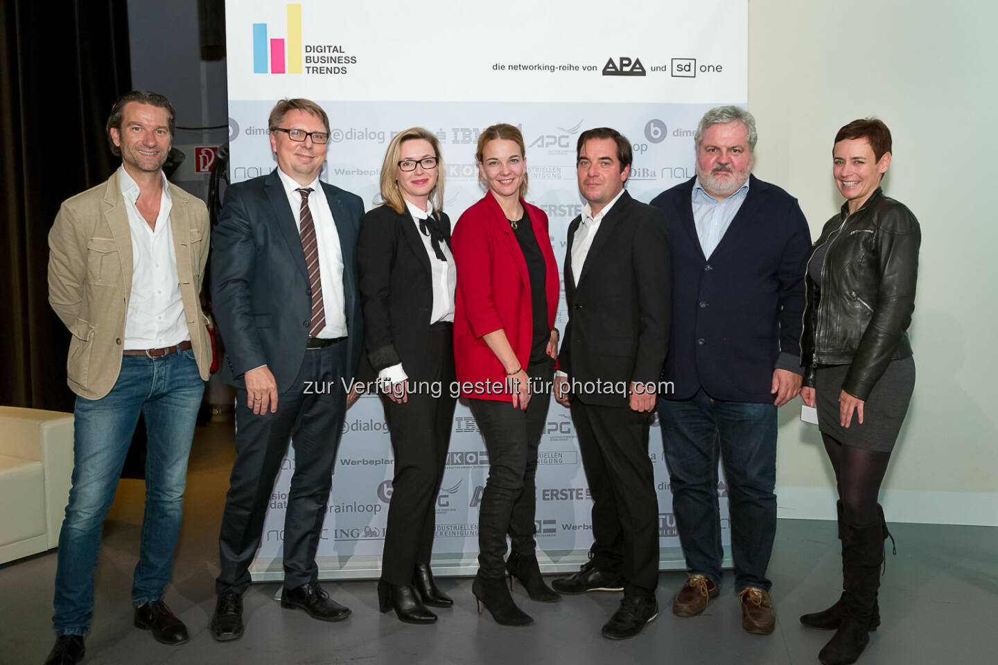 Oliver Krizek (Navax Unternehmensgruppe und DBT-Premiumpartner), Fritz Dittlbacher (ORF), Barbara Haas (Wienerin), Julia Schnizlein (Moderation, Verlagsgruppe News), Rainer Nowak (Die Presse), Johannes Bruckenberger (APA), Andrea Hansal (ING-DiBa und DBT-Premiumpartner) : Journalismus inside: Was heimische Medien bewegt :  Interventionen, Glaubwürdigkeit, persönliche Social Media-Vorlieben und fehlerhafte Politik-Umfragen: Bei einem VIP-Event der Plattform Digital Business Trends (DBT) in Wien plauderten heimische Chefredakteure aus dem journalistischen Nähkästchen : Fotocredit: APA – Austria Presse Agentur