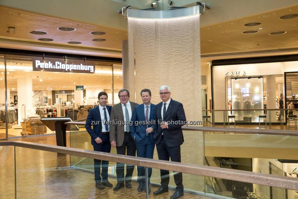 Markus Kaser (Interspar Geschäftsführer), Architekt Hermann Eisenköck, Christian Stagl (Fischapark Centermanager), Mag. Marcus Wild (Geschäftsführungsvorsitzender SES) - SES Spar European Shopping Centers GmbH: Fischapark in neuer Dimension eröffnet (Bild: SES Spar European Shopping Centers GmbH/APA-Fotoservice/Buchacher), © Aussendung (15.10.2015) 