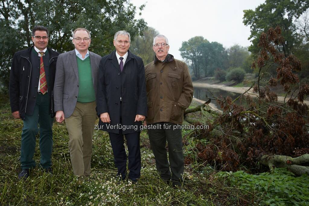 Bürgermeister Robert Meißl, Landesrat Stephan Pernkopf, Bundesminister Alois Stöger und Sektionschef Wilfried Schimon: via donau - Österreichische Wasserstraßen-Gesellschaft mbH: Neuer Seitenarm für die March. © viadonau/APA-Fotoservice/Preiss
, © Aussender (16.10.2015) 