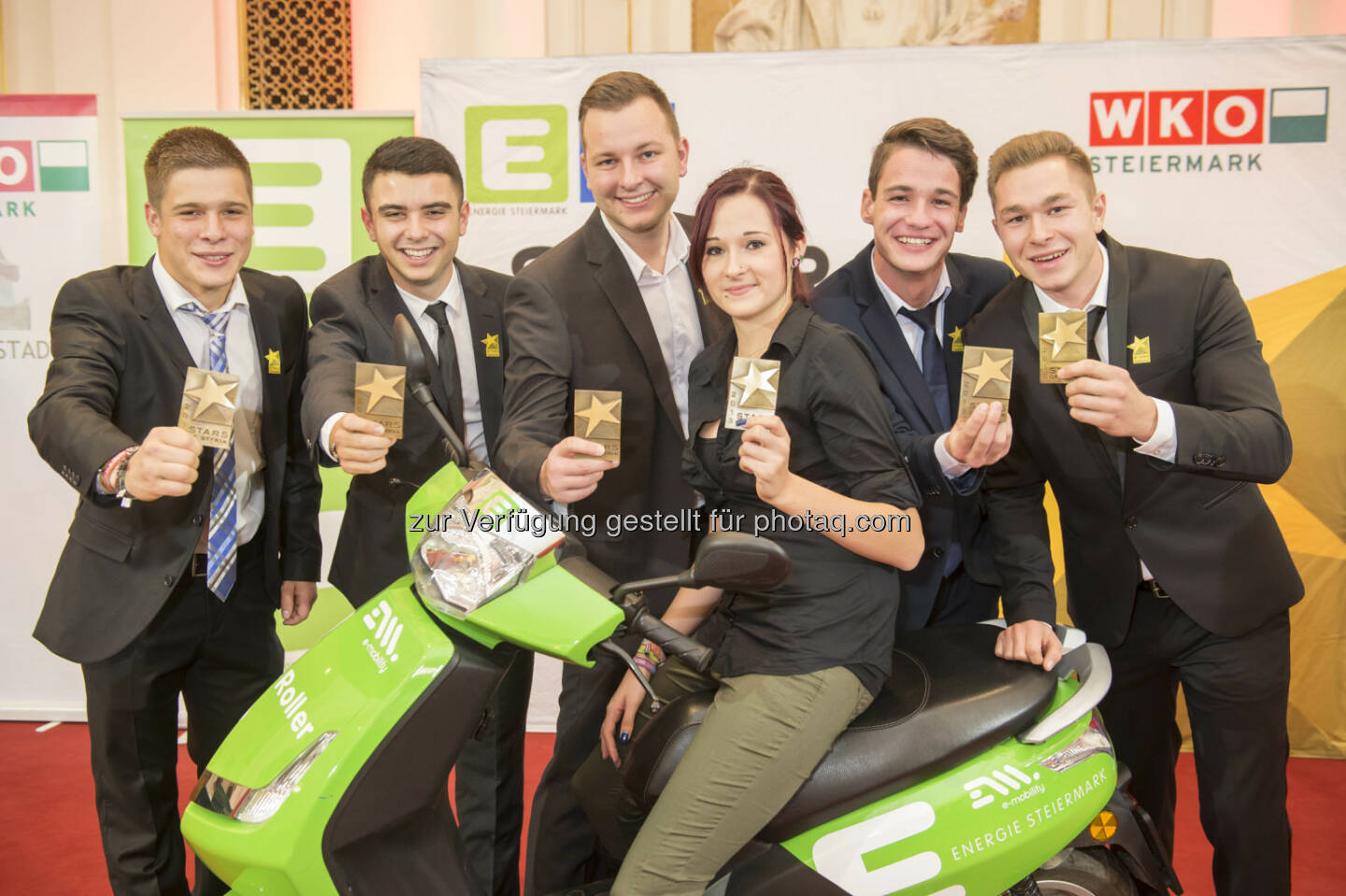 Stefan Pammer, Ivan Manovic, Lukas Hartinger, Melissa Jernej, Jürgen Strohmaier, Alexander Riegler - nicht am Bild: Marcell Potnik: Energie Steiermark AG: 7 Lehrlinge der Energie Steiermark sind ab sofort „Stars of Styria“ (C) Foto Fischer