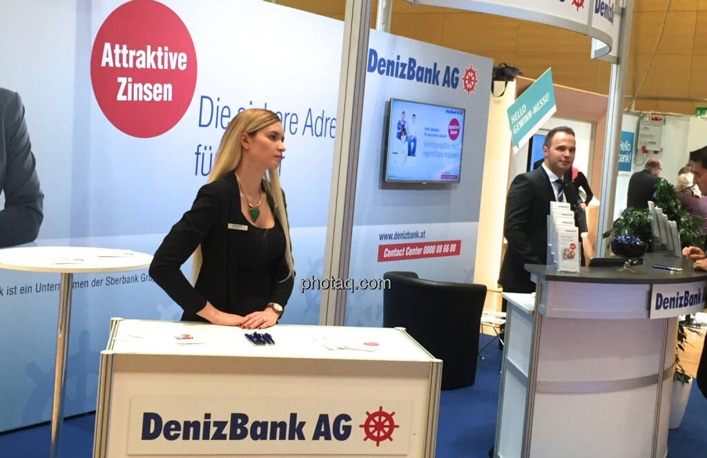 DenizBank (Handybild), © Martina Draper/photaq (16.10.2015) 