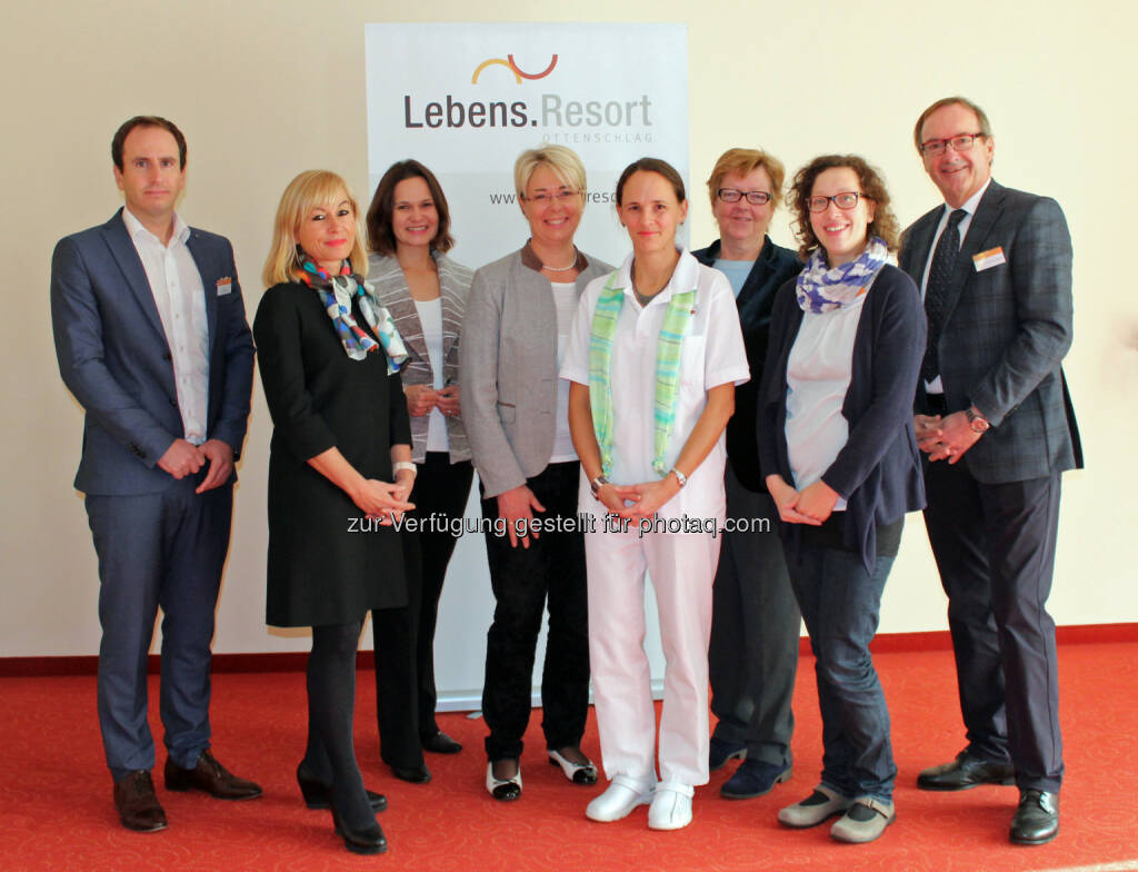 Christoph Pieh, Anita Rieder, Christina Lohninger (Prokuristin), Christiane Handl, Sigrid Ruth, Henriette Walter, Kerstin Matzka-Pöll, Johannes Püspök (Ärztlicher Leiter) : Lebens.Resort Ottenschlag : Kongress Mentale Gesundheit im Dialog : Wissenschaftliche Leitung hatte Henriette Walter, Fachärztin an der Medizinischen Universität Wien / AKH, Mitglied der Arbeitsgruppe Burnout der Wiener Ärztekammer : Fotocredit: Lebens.Resort Ottenschlag, © Aussender (19.10.2015) 