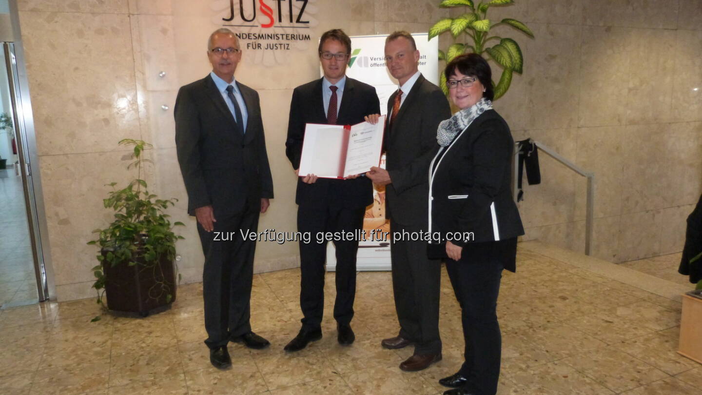 Gerhard Pichler (Leiter Strafvollzugsakademie), Erich Mayer (Gen.Dir. für Strafvollzug), Gerhard Vogel (Gen.Dir. Versicherungsanstalt öffentlicher Bediensteter), Martina Petracek-Ankowitsch (Stv. Leiterin der Abt. Unfallverhütung und Öffentlichkeitsarbeit und des Referates Gesundheitsförderung) : Justizministerium will gesunde Arbeitsplätze auch in Gefängnissen : Fotocredit: BM für Justiz