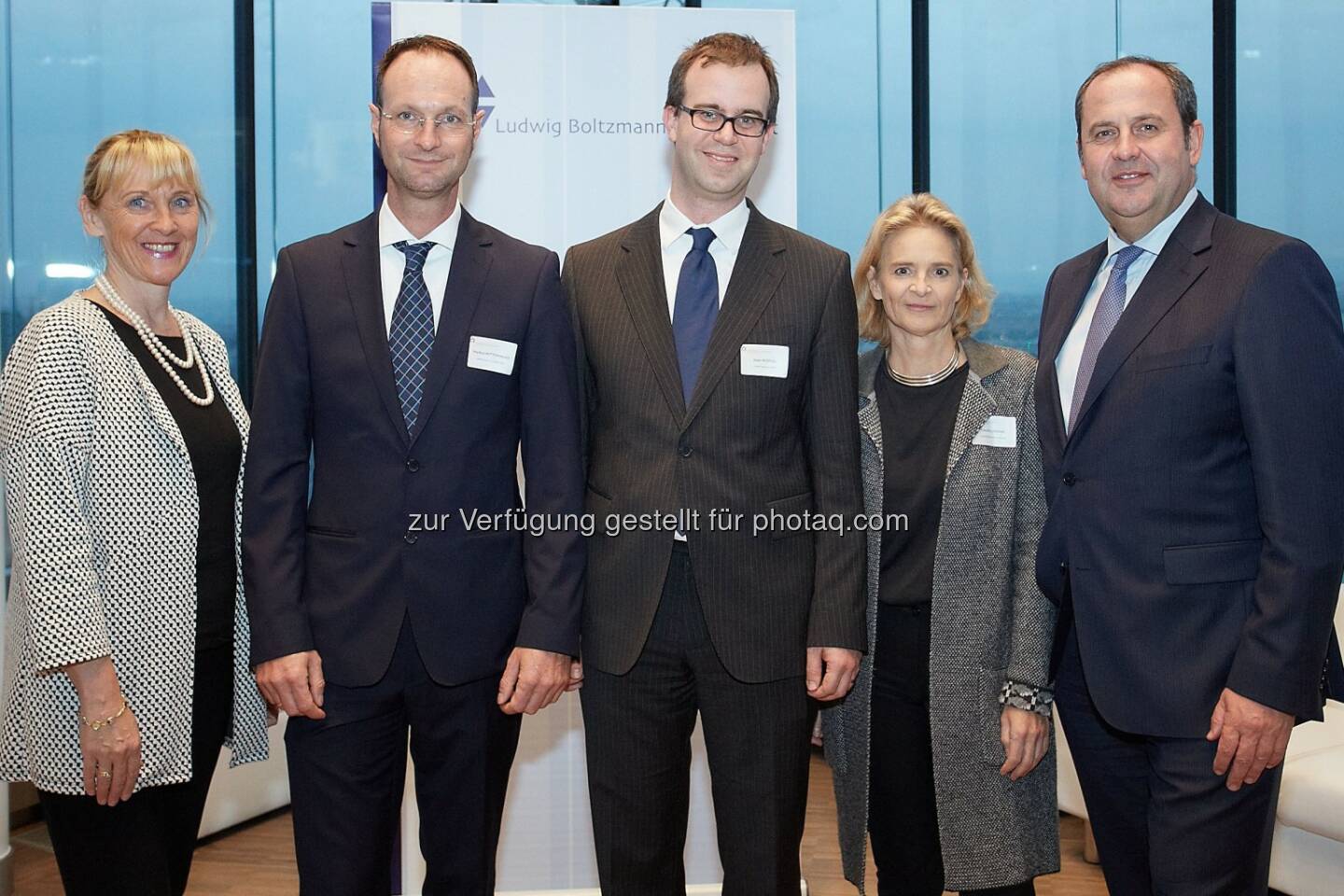 Barbara Weitgruber (Sektionschefin Bundesministerium für Wissenschaft, Forschung und Wirtschaft), Markus Mitterhauser (Leiter LBI for Applied Diagnostics), Kaan Boztug (Leiter LBI for Rare and Undiagnosed Diseases), Claudia Lingner (GF LBG), Josef Pröll (Präs. Ludwig Boltzmann Ges.) : Ludwig Boltzmann Gesellschaft gründet zwei neue Forschungsinstitute (2016: LBI für Seltene und Undiagnostizierte Erkrankungen / LBI für Angewandte Diagnostik) und fordert kürzere Ausschreibungsintervalle : Fotocredit: Ludwig Boltzmann Gesellschaft/APA-Fotoservice/Preiss