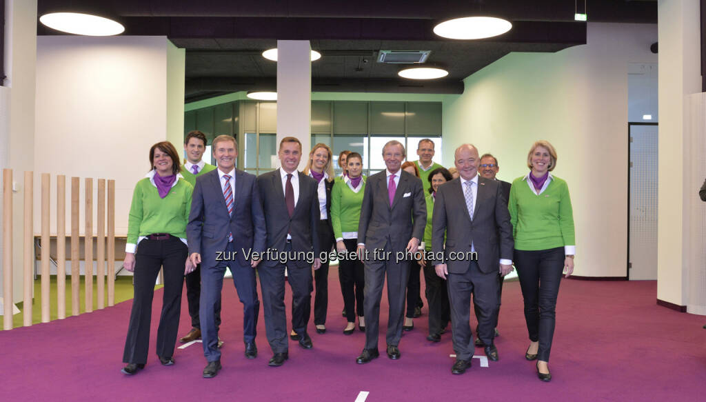 Manfred Pammer (WKS-Direktor-Stv.), Johannes Plötzeneder (Landesschulratspräsident), Gabriele Tischler (Talente-Check-Leiterin), LH Wilfried Haslauer, Konrad Steindl (WKS-Präsident), Team „Talente-Check“ Salzburg : „Talente-Check Salzburg“ , Österreichs modernste Teststrecke für Talente und Fähigkeiten, offiziell eröffnet - Wegweiser für Bildungswege von 6.000 Schülern pro Jahr : Fotocredit: WKS/Kirchner, © Aussendung (23.10.2015) 