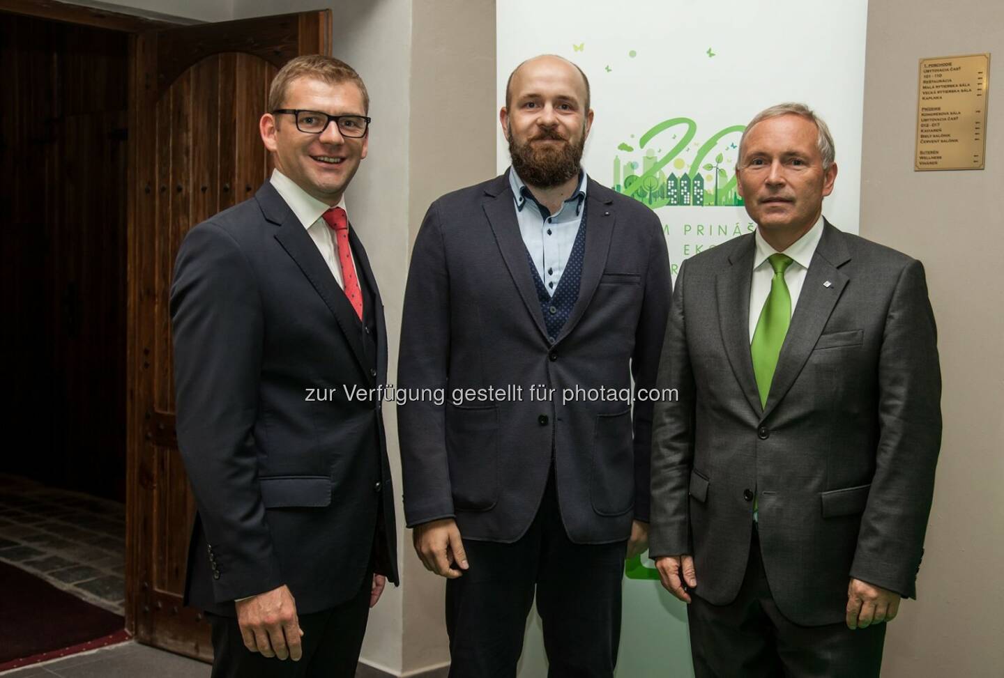 Josef Landschützer (Energie Steiermark, Slowakei-Chef), Peter Bročka (Bürgermeister Trnava),  Christian Purrer (Energie Steiermark-Vorstandssprecher) : Energie Steiermark übernimmt Fernwärme-Beteiligung in Trnava von Wien Energie : Fotocredit: Energie Steiermark