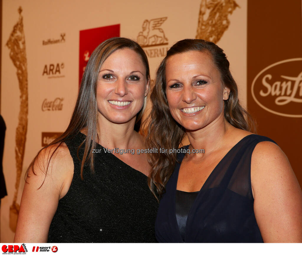 Manuela Riegler, Claudia Riegler : Photo: GEPA pictures/ Hans Oberlaender (30.10.2015) 